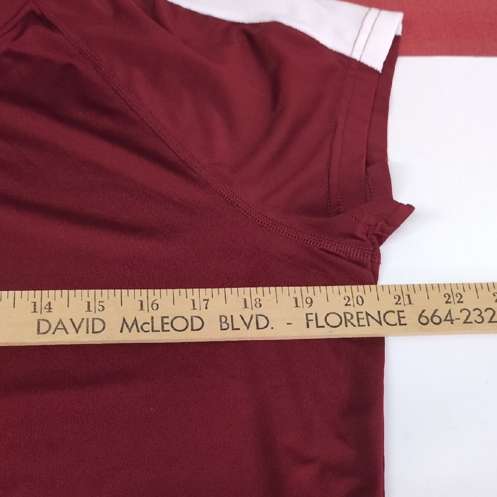 Under Armour Heatgear Burgundy and White Jersey Top Womens Size XL - Picture 7 of 8